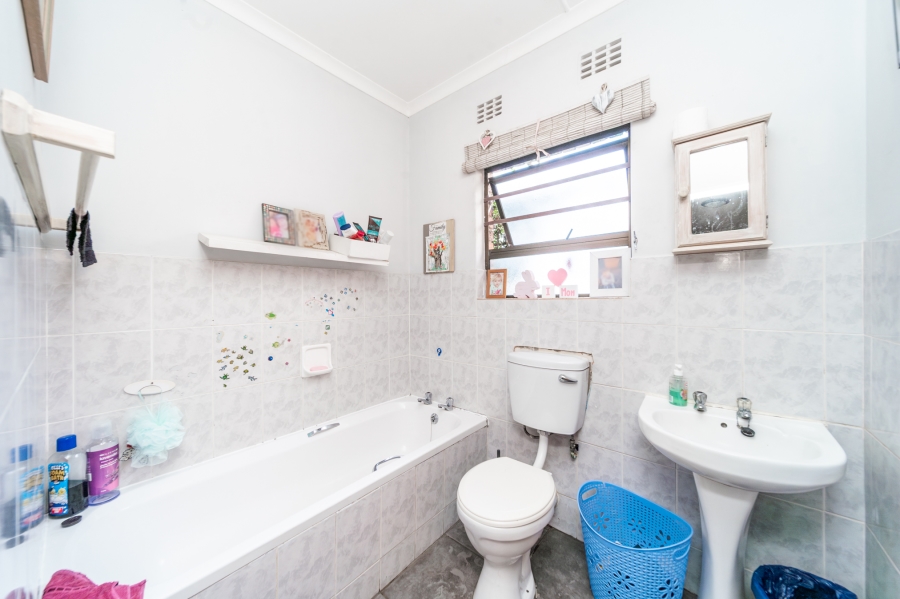 5 Bedroom Property for Sale in Gonubie Eastern Cape